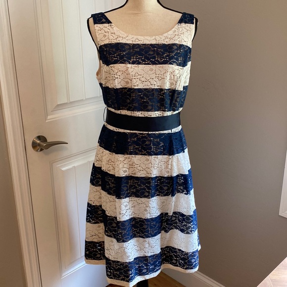 Robbie Bee fit and flare dress - Picture 4 of 10